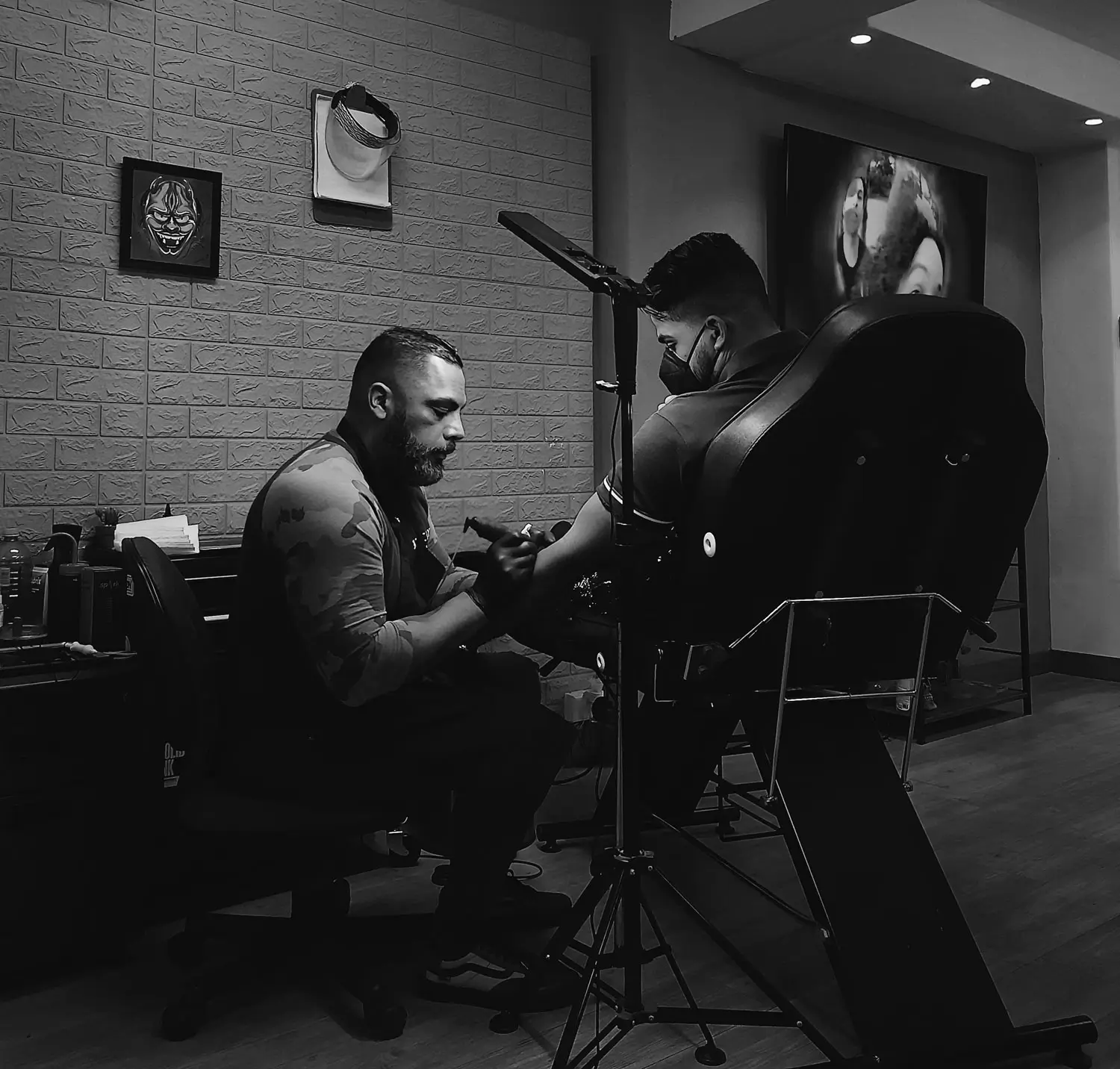 Cristian Pacheco — Tattoo Artist Madrid bio portrait Black and white portrait of Cristian Pacheco focused on tattooing in his Madrid studio